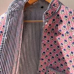 เสื้อแจ็คเก็ตผู้หญิงลายดอกไม้สไตล์โบฮีเมียนทำมือจากผ้าฝ้ายเย็บลายพิมพ์ลายบล็อกพร้อมเชือกผูกปิดด้านหน้าแบบดิบ - Product Image 5