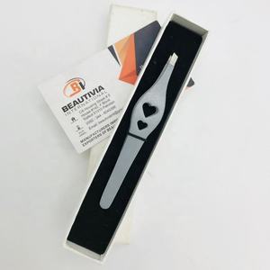 Pinzas de Cejas Profesionales de Acero Inoxidable con Punta Inclinada y Mango en Forma de Corazón Gris para Depilación de Cejas, Ecológicas - Product Image 4