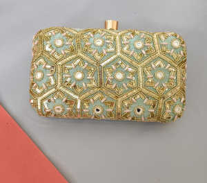 Mariage indien fait à la main soie Patola broderie pochette pour femmes faveurs de mariage cadeau soirée embrayages par LUXURY CRAFTS - Product Image 6