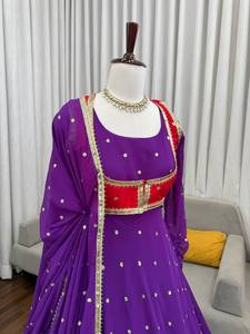 Ensemble Anarkali brodé violet avec choli et dupatta – Tenue ethnique traditionnelle pour femme, idéal pour les mariages et les fêtes - Product Image 3