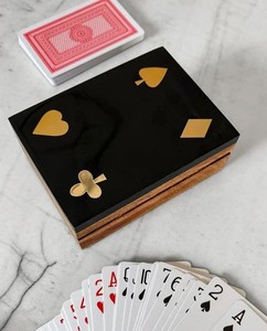 Boîte de rangement minimaliste en résine pour cartes de poker avec couvercle laqué noir et symboles de pique, forme rectangulaire, organisateur de jeu décoratif - Product Image 6