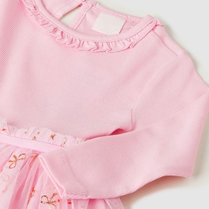 Robe évasée tendance rose et or imprimée, col rond, manches longues régulières, longueur genou, ourlet évasé, vente en gros BD - Product Image 4