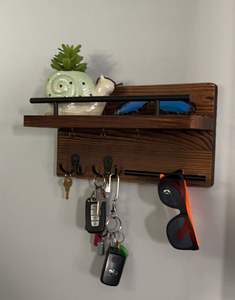 Porte-clés rustique en bois avec étagère pour décoration murale, porte-clés mural en bois fait main avec logo personnalisé - Product Image 6