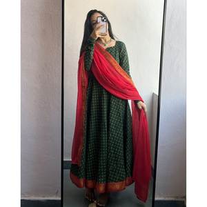 Belle robe de soirée de taille XL et Dupatta pour un look élégant - Product Image 1
