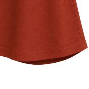 Camiseta de Manga Corta con Cuello Asimétrico para Mujer, Color Naranja Óxido, con Detalle de Botones en Contraste, Estilo Casual de Verano, Personalizable, Venta al Por Mayor - Product Image 6