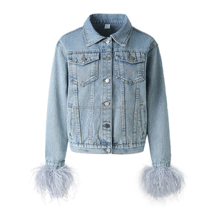 Chaqueta Vaquera Corta de Diseño Nuevo Personalizada para Mujer con Puños Desmontables de Plumas de Avestruz y Envío Rápido - Product Image 1