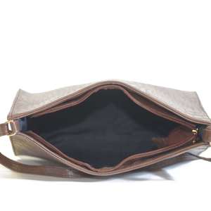 Bolso de hombro de media luna marrón cocodrilo para mujer - Product Image 5