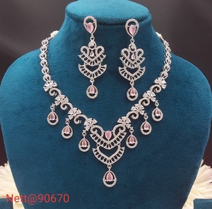 Ensemble collier et boucles d'oreilles tendance et élégant en laiton et métaux mélangés, très demandé, Shruti Shree J Export, pour femmes, Hinduïsme, Anniversaires, Mariages - Product Image 1