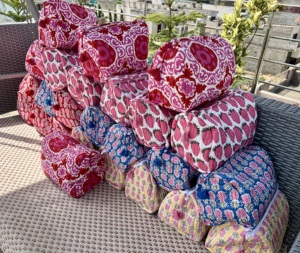 Bolsas de Maquillaje Acolchadas de Algodón con Estampado Floral de Primavera, Bolsas Cosméticas al por Mayor, Bolsas Impermeables con Cierre y Estampado a Bloque - Product Image 1