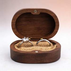 Boîte d'emballage de bijoux de luxe de couleur naturelle de haute qualité avec doublure en velours et extérieur en bois pour le rangement des alliances de mariage - Product Image 4