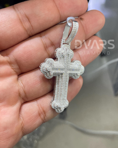 Pendentif Croix Gothique en Moissanite VVS Effet Baguette Glacée, Argent Sterling 925 Plaqué Rhodium de Luxe, Breloques Croix Personnalisées - Product Image 6