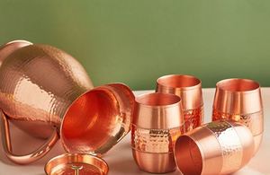 Ensemble de carafes en cuivre pour tables de service artisanales haut de gamme, ensemble de service d'eau en métal avec verres, durable, réutilisable, pour la cuisine. - Product Image 2