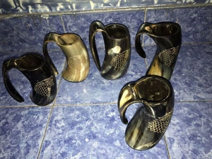 Mug en corne de buffle poli, fait main, écologique, d'inspiration viking, style art populaire religieux, avec couvercle et bouchon de paille, pour boissons chaudes, Noël - Product Image 5