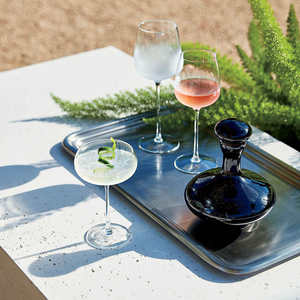 Plateau rectangulaire en métal Art Déco moderne avec poignée, finition design, pour service alimentaire en restaurant, par Craft Emporium Exports - Product Image 3