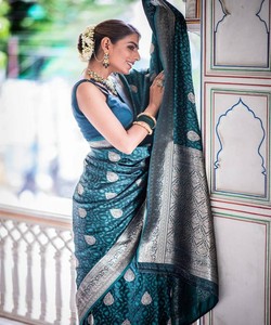 Sari de Seda Color Turquesa con Borde Plateado, Estilo Banarasi, para Bodas Tradicionales Indias, Largo hasta el Suelo, para Mujer - Product Image 2