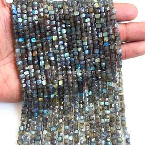 ลูกปัดลาบราโดไรต์ทรงกล่อง ลูกปัดลาบราโดไรต์ธรรมชาติ ขนาด 4-6 มม. ลูกปัดลาบราโดไรต์ทรงลูกบาศก์เหลี่ยมเพชรพลอย ลูกปัดลาบราโดไรต์ประกายสวยงาม - Product Image 1