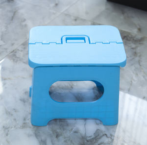 Taburete Plegable Ligero de Plástico y Mini Silla con Asa para Niños, para Uso en Cocina y Baño - Product Image 4