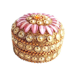 Boîte à bijoux légère et ronde avec un magnifique design floral, décorée de paillettes et de perles, idéale comme cadeau de mariage pour les êtres chers. - Product Image 6