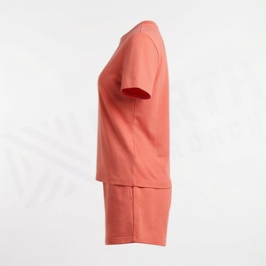 Ensemble décontracté 2 pièces tricoté pour femme : T-shirt uni corail à manches courtes et short au-dessus du genou – Idéal printemps-été - Product Image 3