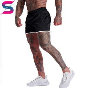 Shorts de sport pour la gym, style tendance, noir et blanc contrastés, fabriqués à la main, tissu doux et écologique, pour l'entraînement et le fitness. - Product Image 3