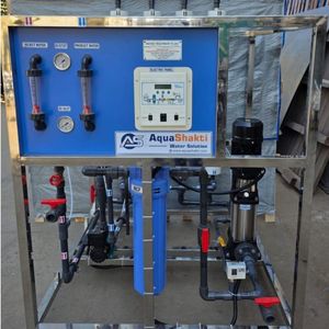 Station de traitement d'eau par osmose inverse AquaShakti CABINET 220V avec pompe et panneau électrique - Product Image 1