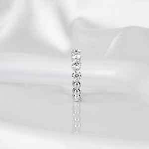 Bague de fiançailles et de promesse unisexe en or blanc 14 carats avec diamants ronds brillants cultivés en laboratoire, sertis sur toute la surface, pour la mariée - Product Image 4