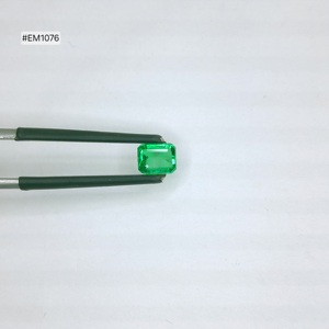 Piedra suelta de esmeralda zambiana con corte octogonal, 0.79 ct, verde natural, 6.00x4.70x3.40 mm, precio de fábrica, para anillos, colgantes y pendientes - Product Image 1