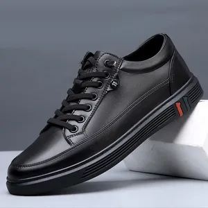 Nouvelles chaussures pour hommes en cuir véritable, chaussures décontractées printemps automne, chaussures plates noires cool, chaussures de skate, baskets à enfiler tendance pour jeunes - Product Image 1