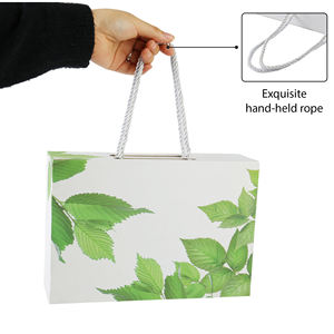 Caja de Regalo de Cartón Rígido Plegable Magnética Impermeable Ecológica de Diseño de Lujo con Asa Personalizada para Empaque de Ropa Reciclada - Product Image 5