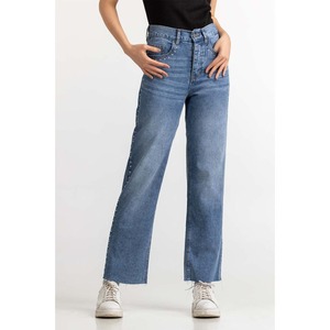 Jean femme taille haute, coupe capri, ourlet effiloché, en denim, mode été - Product Image 3