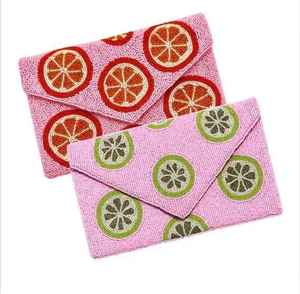 Pochette en lin perlé motif canne à sucre et agneau, style élégant pour femme, idéale pour les fêtes de Noël, fermeture à rabat, imperméable, faite à la main - Product Image 5