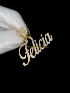 จี้ชื่อแบบกำหนดเอง SHRAMAN JEWELS เงินแท้ 925 ชุบทอง ประดับเพชรโมอิสซาไนต์ รูปทรงตัวอักษรแบบเขียนด้วยลายมือ พร้อมตัวล็อกคริสตัลรูปหัวใจ - Product Image 2