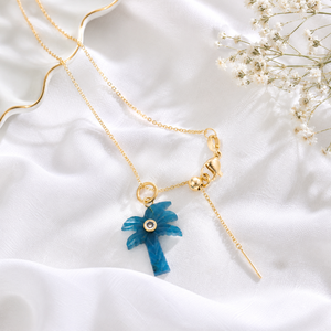 Collar de Apatita Azul con Diseño de Palmera y Zirconia - Colgante Tropical Delicado Bañado en Oro - Joyería con Piedras Curativas - Amuletos Tallados - Product Image 1