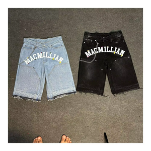 Pantalones cortos de mezclilla para hombre con parches personalizados de streetwear, logotipo, diseño en relieve personalizado, cadena impresa y piedras. - Product Image 2