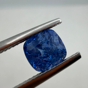 Zafiro azul natural en forma de cojín de 2.10 CT de Ceilán, Sri Lanka, para la elaboración de joyas. - Product Image 1