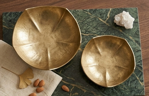 Bol en métal moderne couleur or, design fantastique, décoration de table, parfait pour servir des dattes - Product Image 2