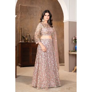 Magnifique Lehenga Choli rose en polyester de Heera Creation pour les occasions spéciales, avec un imprimé brillant élégant et des broderies de sequins. - Product Image 5