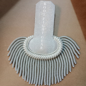 Pareja de Epaulettes de Alta Calidad para Vestido, Bordados en Blanco y Plata, de Poliéster/Algodón, para Uniforme Ceremonial y de Servicio - Product Image 1