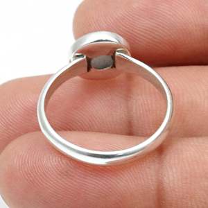 Anillo de Plata de Ley 925 Oxidada con Gema de Calcedonia Natural de Corte Redondo Brillante, Joyería Bohemia a Precio de Mayoreo - Product Image 3