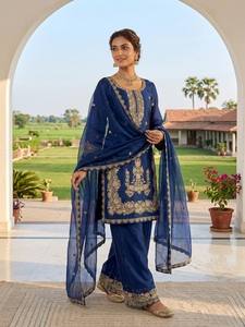 Ensemble Kurta traditionnel indien pakistanais bleu pour femmes avec dupatta en soie brodée, tenue ethnique longue jusqu'aux chevilles, toutes saisons - Product Image 1