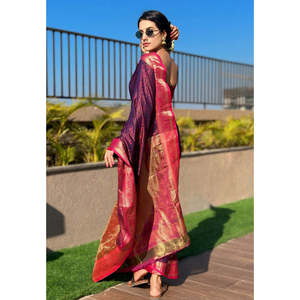 ชุดราตรีผ้าซาหรีสีน้ำเงินกรมท่า ผ้าไหมแคชเมียร์เนื้อนุ่ม ปักดิ้นลายตัดกัน ดีไซน์หรูหรา - Product Image 2