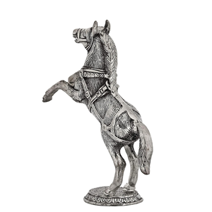 Figurine de cheval sauteur en aluminium plaqué argent avec un design de cheval détaillé pour table, salon, bureau, étagère, bureau - Product Image 3