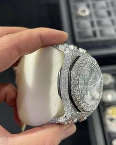 Montre en moissanite de style japonais la plus vendue, résistante aux chocs et étanche, idéale pour les activités de plein air, disponible à la vente - Product Image 4