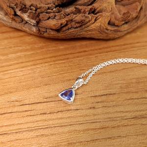 Colgante de Tanzanita Natural en Plata de Ley 925 con Rodio, Corte Trilliant Facetado Vintage, Color Azul Violeta, Joyería para Mujer - Product Image 4