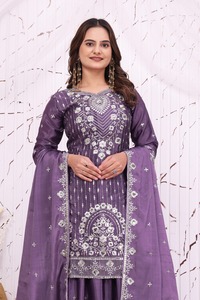 Ensemble indien pakistanais en soie brodée violette avec dupatta à sequins et palazzo kurta pour mariage et fêtes, pour femmes - Product Image 4