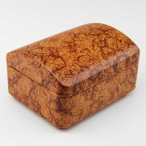Étui à cigares en bois dur poli à la main, de luxe, conçu pour les collectionneurs sophistiqués recherchant des solutions de rangement durables et élégantes - Product Image 2
