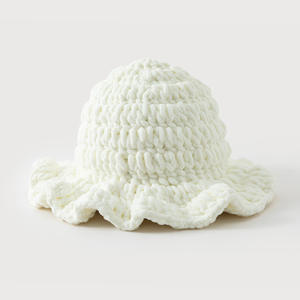 Chapeau bob en crochet fait main coloré à bord volanté, tricot épais d'hiver, style Y2K - Product Image 5