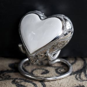 Beau cadeau de Noël Urnes de crémation en forme de coeur Urnes commémoratives de conception pour les cendres en prix de gros de l'Inde - Product Image 2