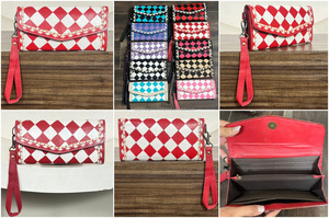 Cartera Larga de Cuero con Diseño a Cuadros Rojos y Blancos para Mujer, Estilo Occidental, con Correa para la Muñeca y Ranuras para Tarjetas y Efectivo - Product Image 3