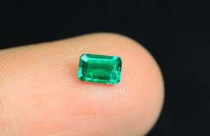 Magnifiques pierres d'émeraude de forme octogonale, taille facetée, 1-2 carats chacune, pierres d'émeraude en vrac chez les fournisseurs en gros - Product Image 2